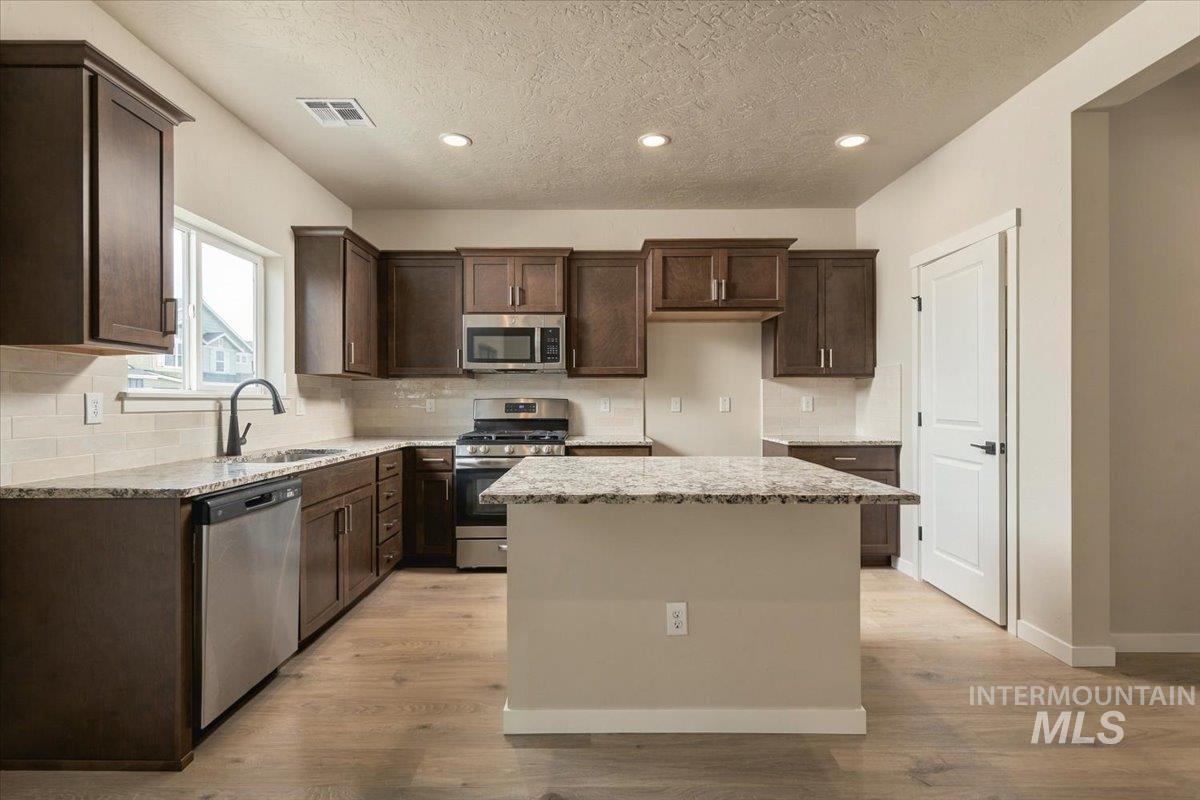 9524 S Stonefly Ave. Property Photo 6