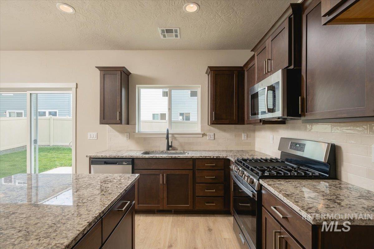 9524 S Stonefly Ave. Property Photo 9