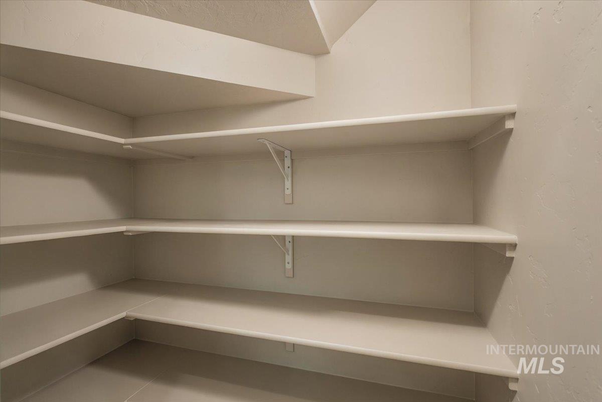 9524 S Stonefly Ave. Property Photo 10