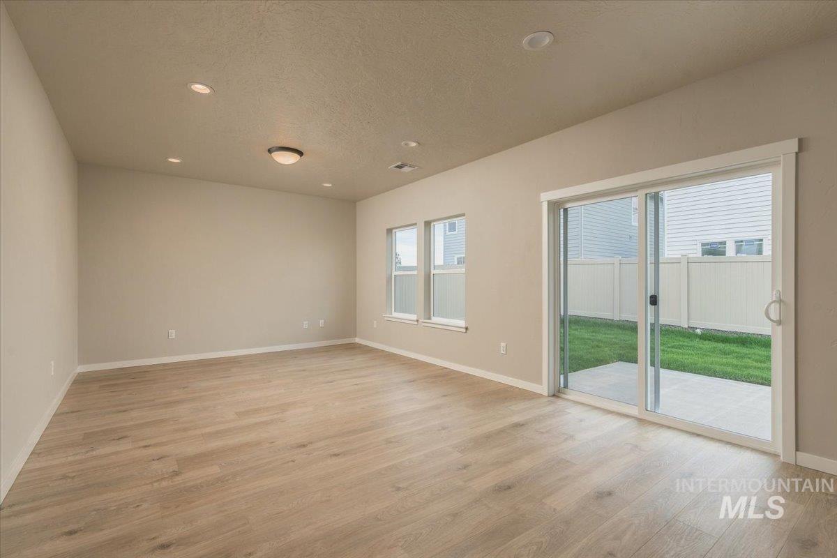 9524 S Stonefly Ave. Property Photo 11