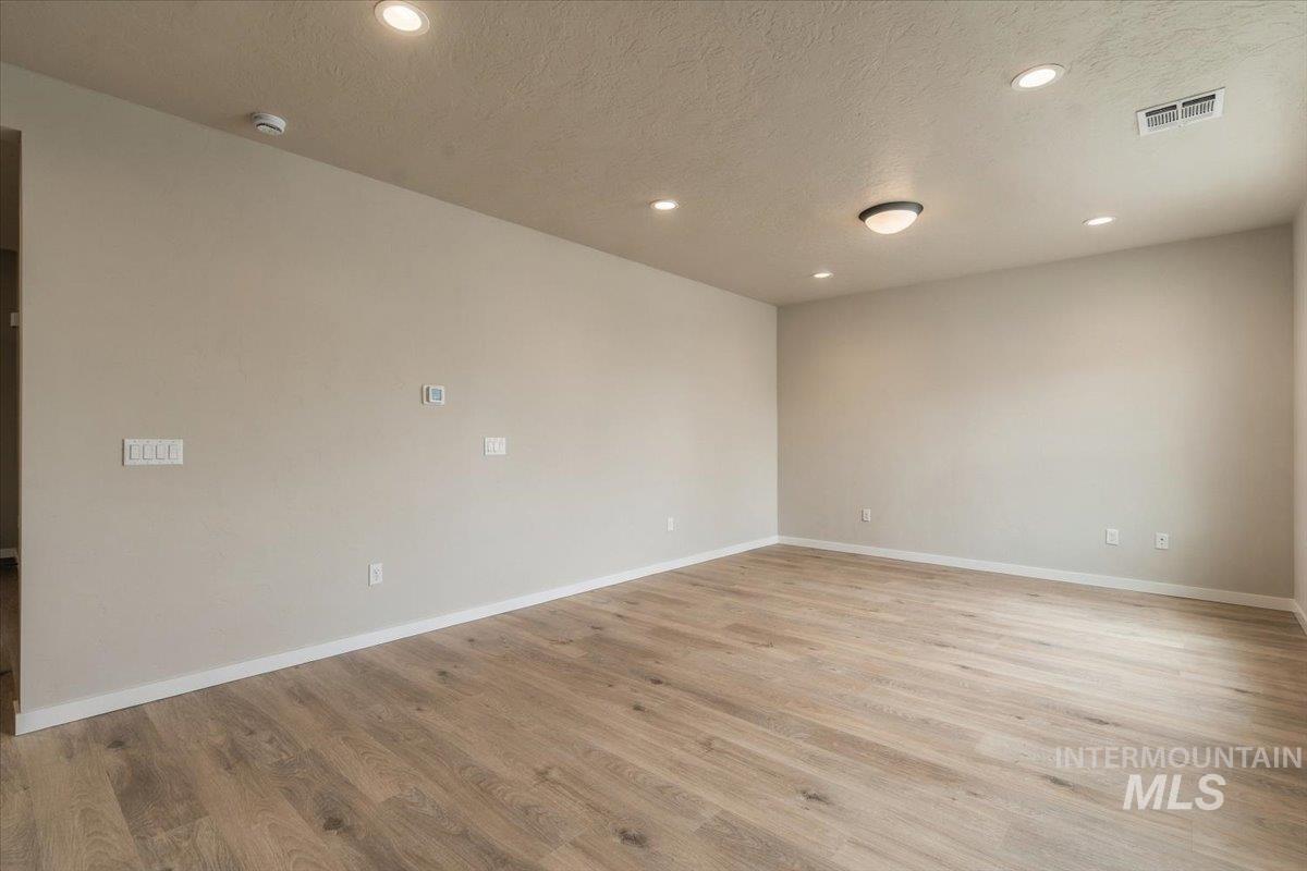 9524 S Stonefly Ave. Property Photo 12