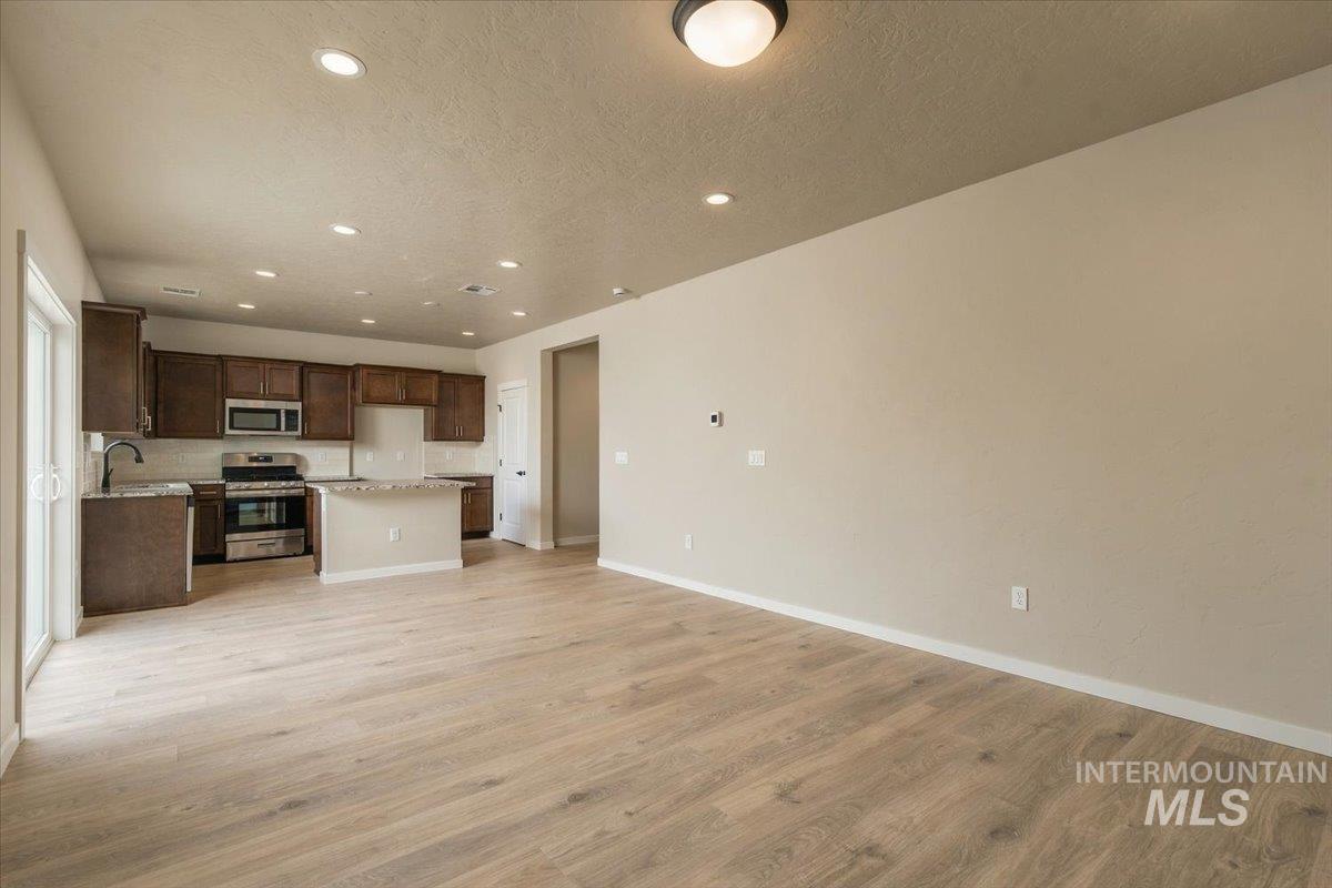 9524 S Stonefly Ave. Property Photo 13