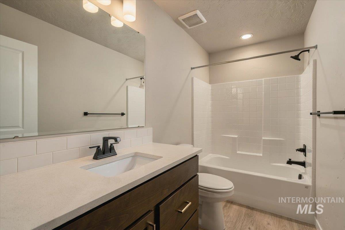 9524 S Stonefly Ave. Property Photo 20