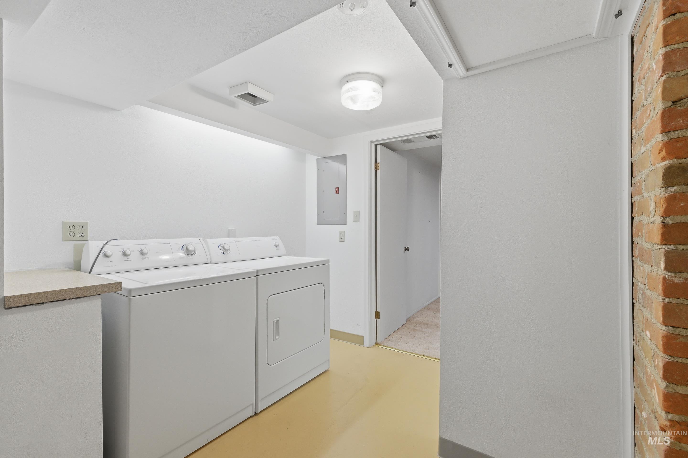 504 W Howe St Property Photo 29