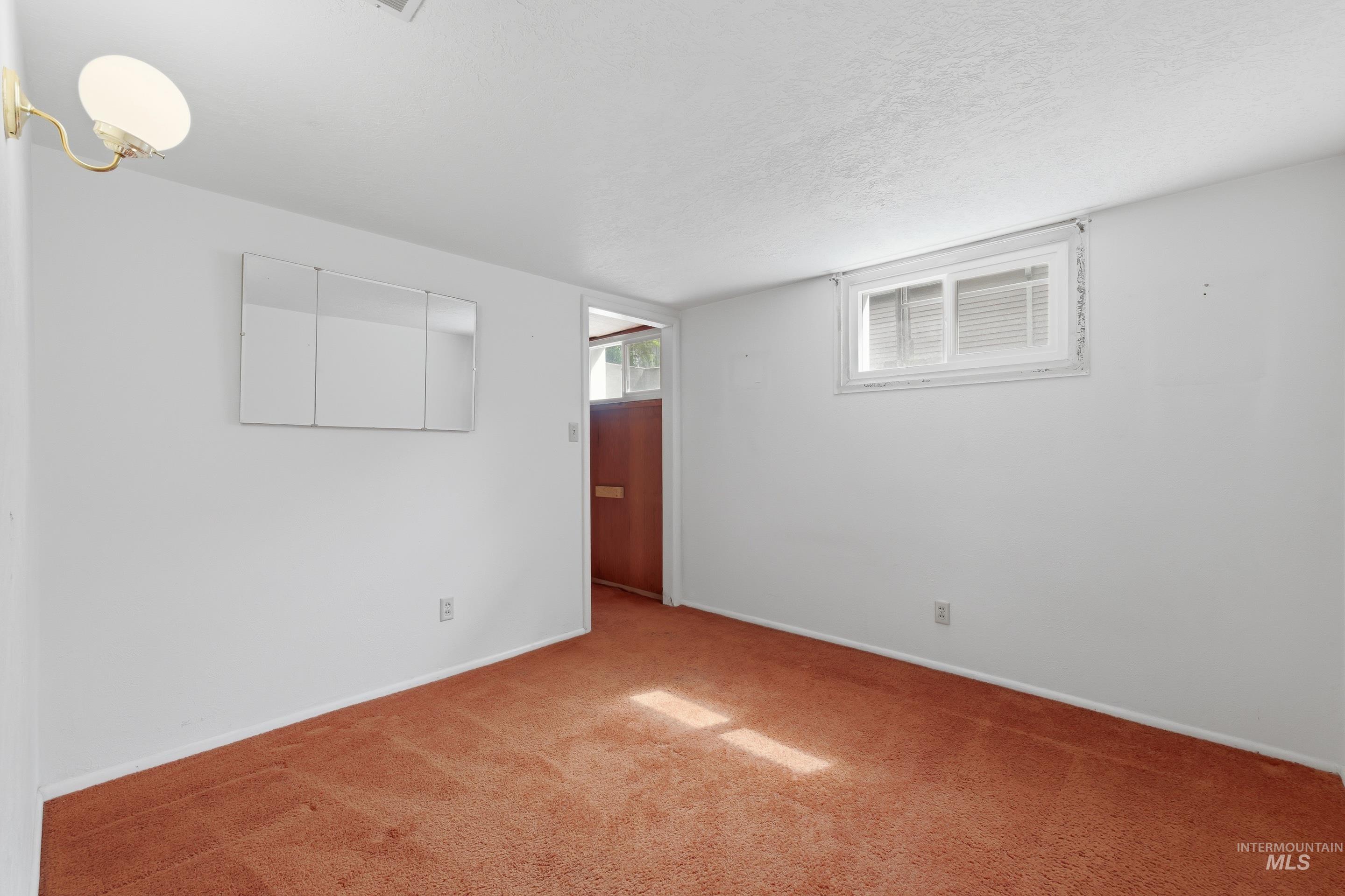 504 W Howe St Property Photo 30