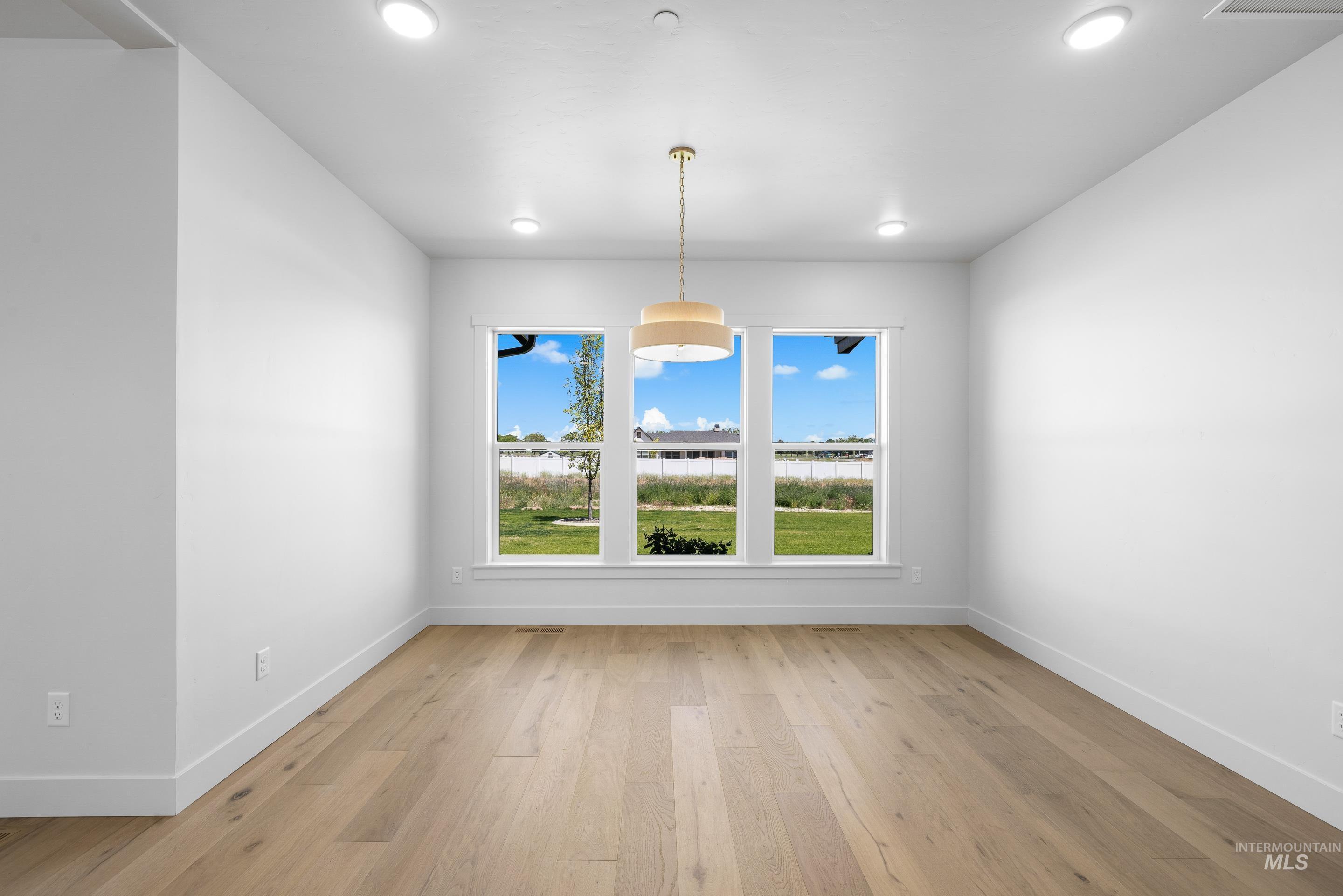 15300 Rhodes Ct Property Photo 23