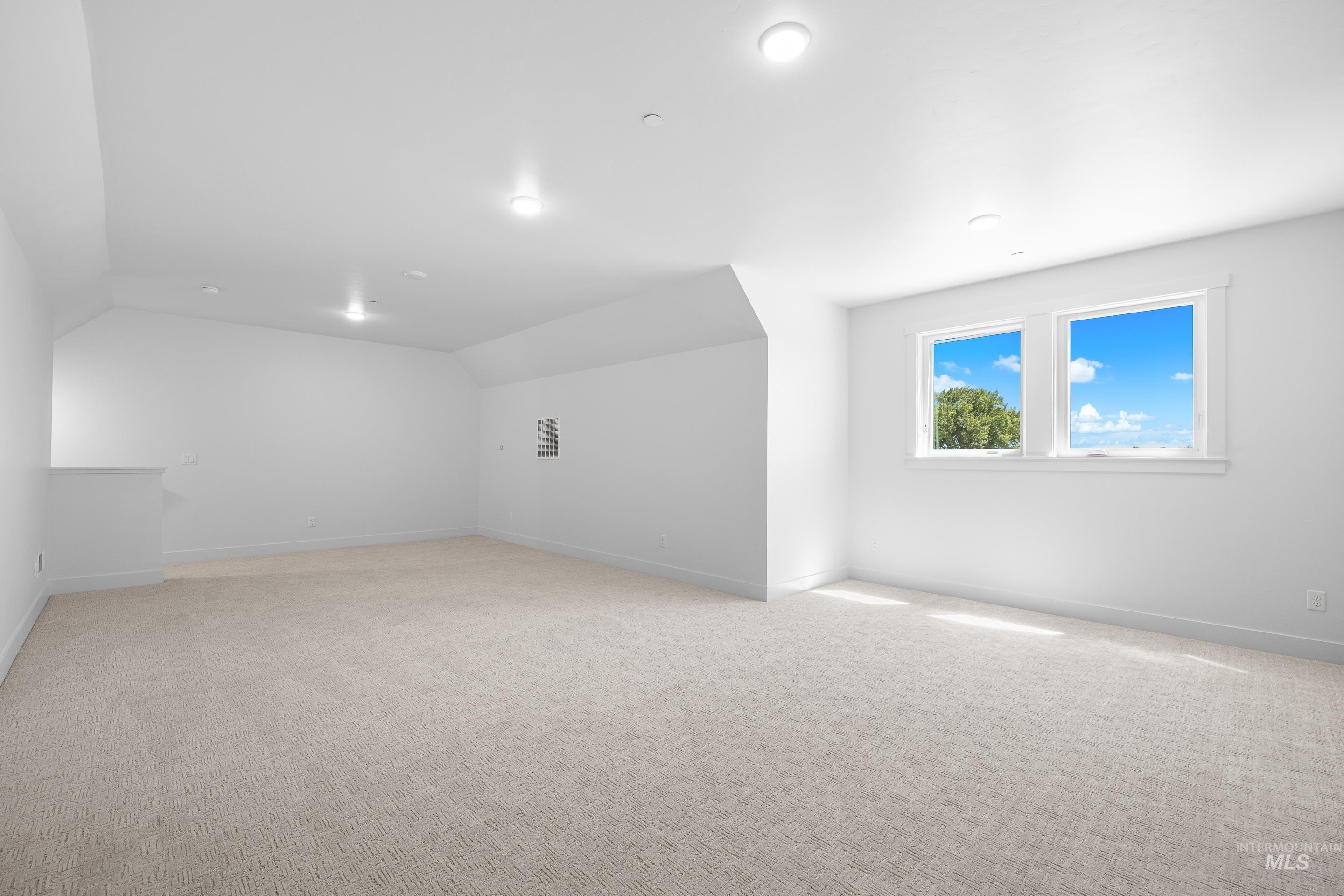15300 Rhodes Ct Property Photo 33