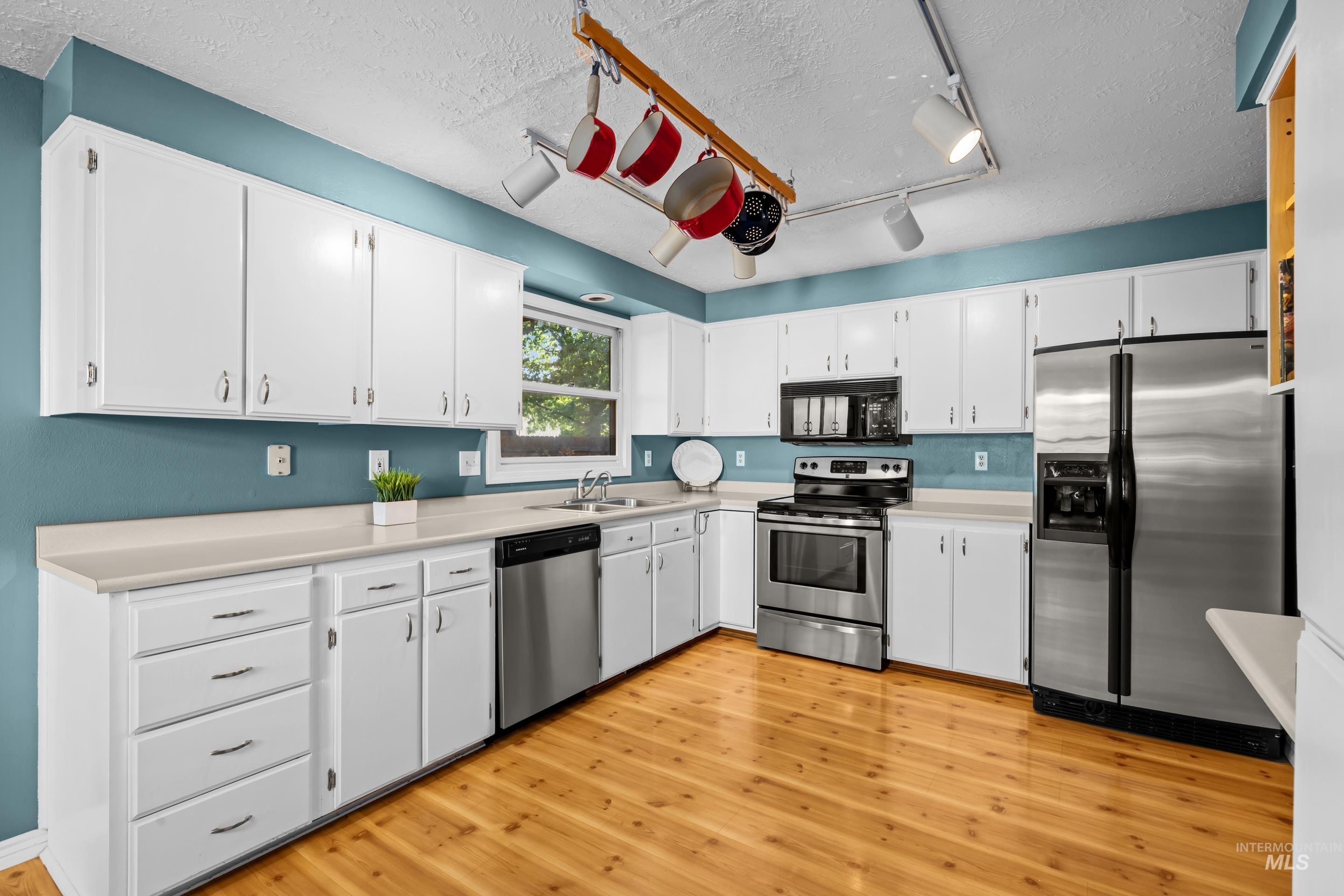 3374 Chickory Way Property Photo 8