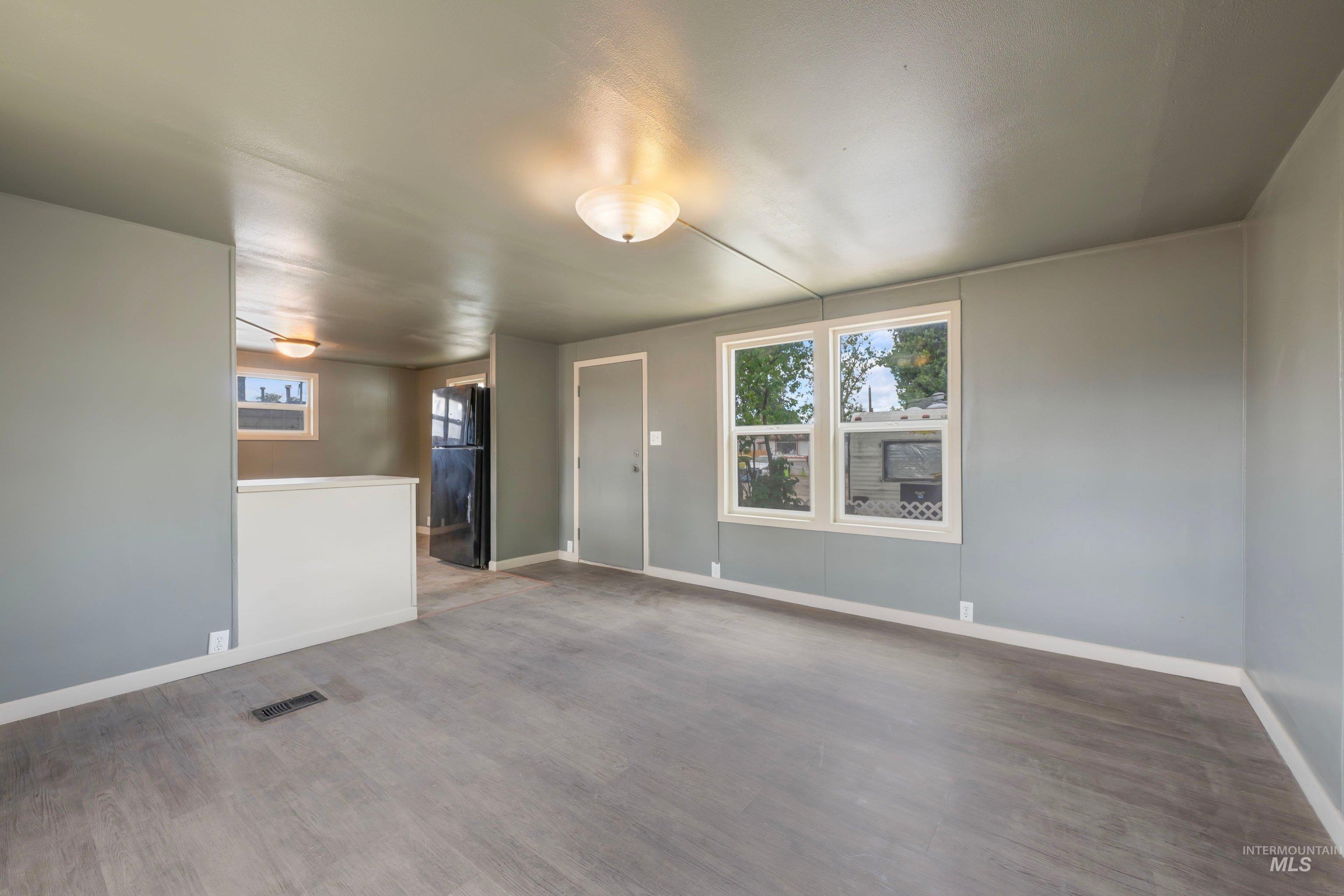6728 W Fairview Property Photo 5