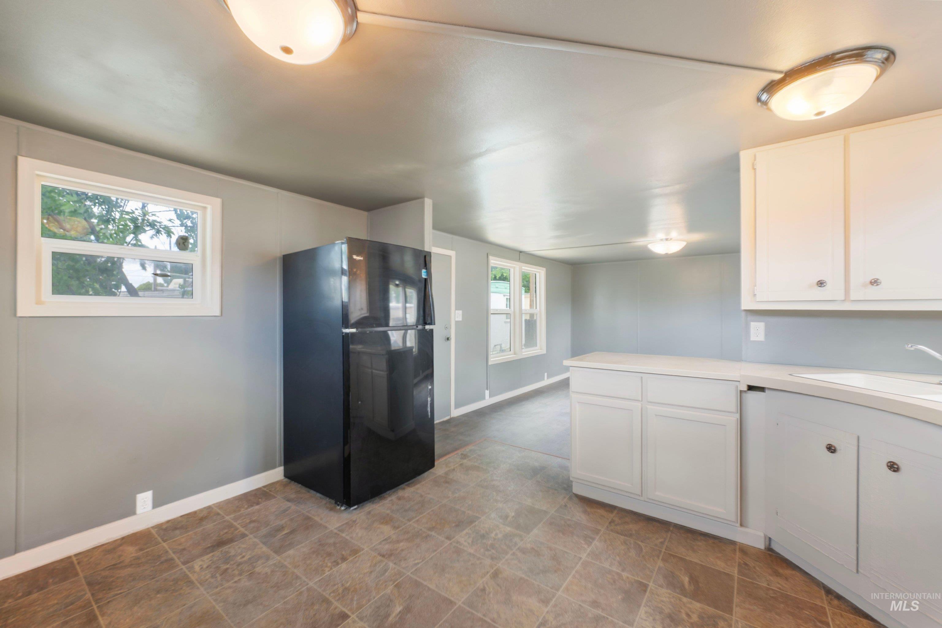 6728 W Fairview Property Photo 9