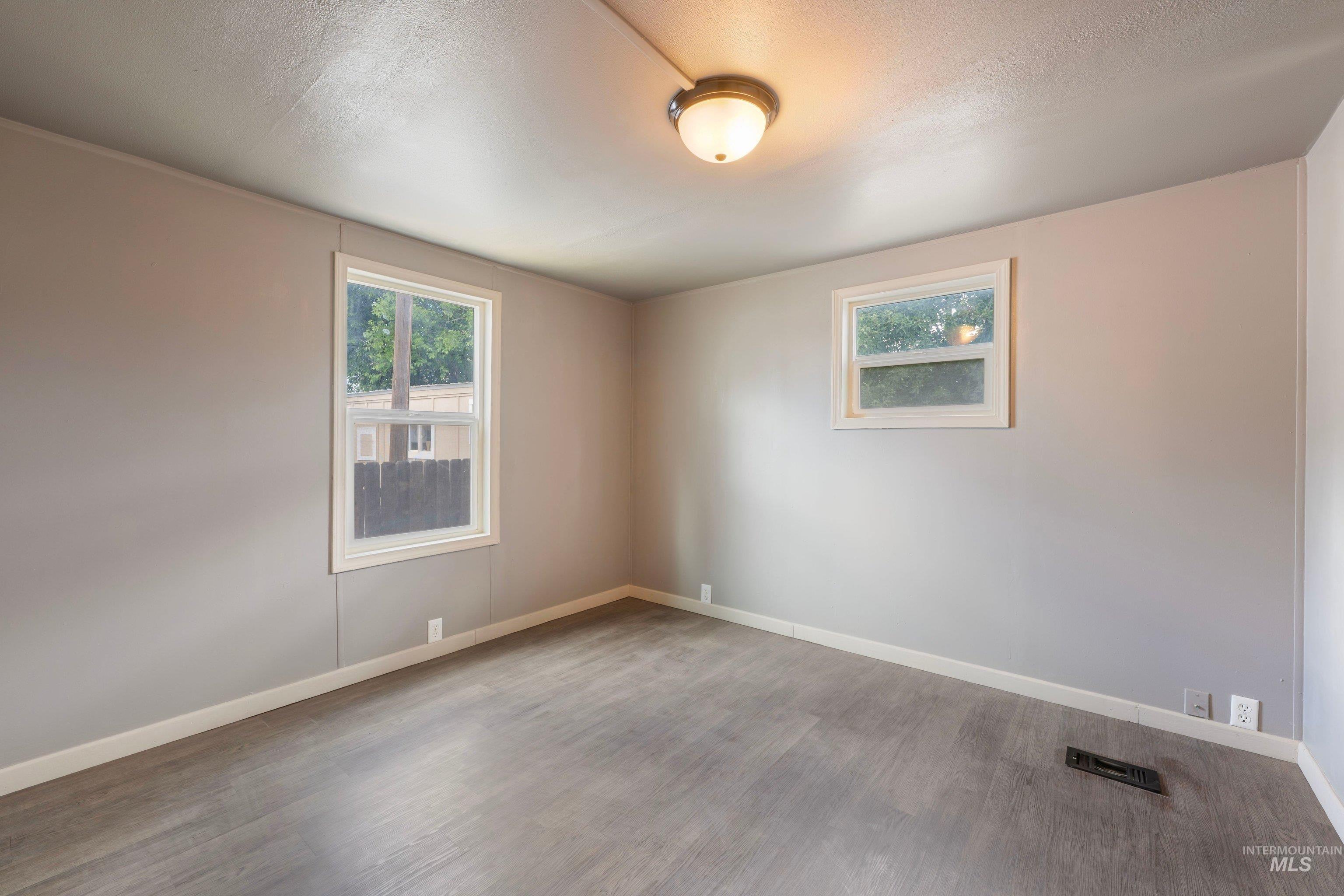 6728 W Fairview Property Photo 11