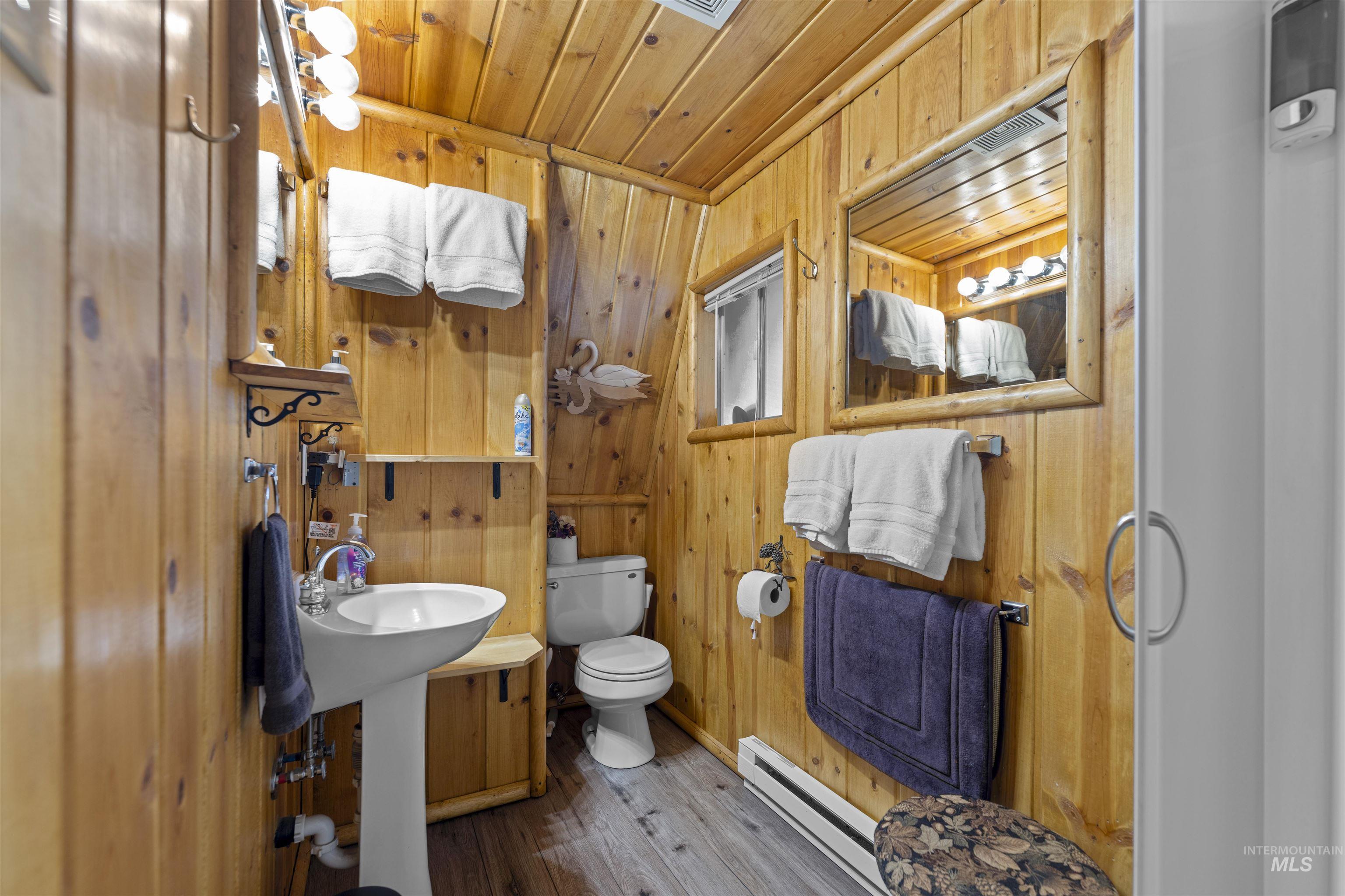 2047 Ferndale Way Property Photo 12