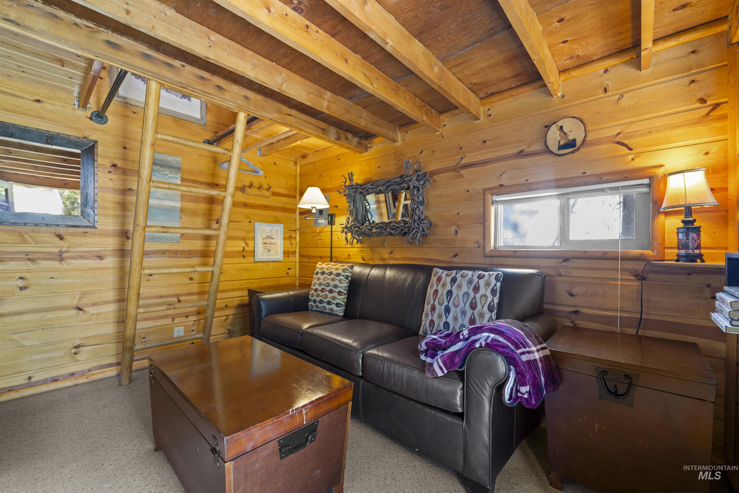 2047 Ferndale Way Property Photo 15