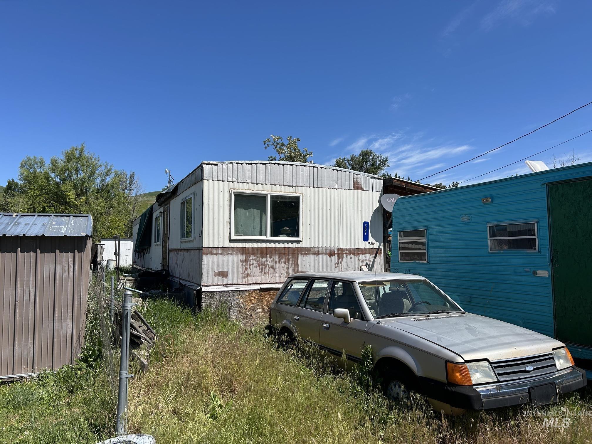 307 & 309 Main Street Property Photo 1