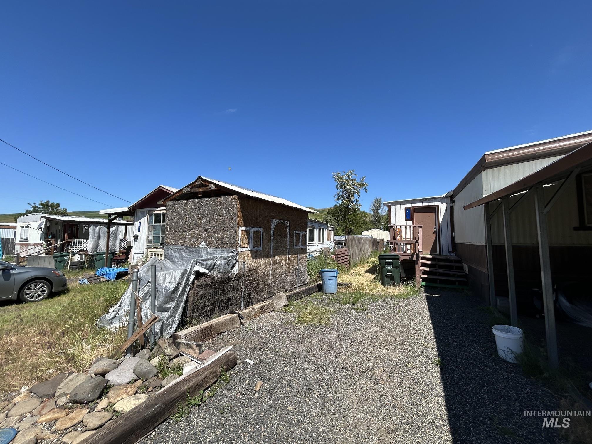 307 & 309 Main Street Property Photo 2
