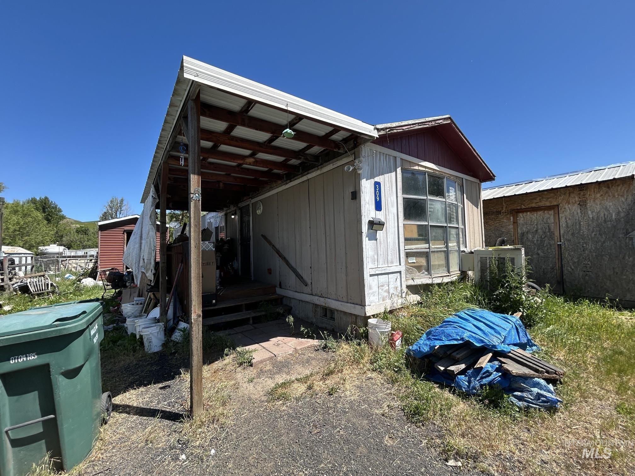 307 & 309 Main Street Property Photo 5