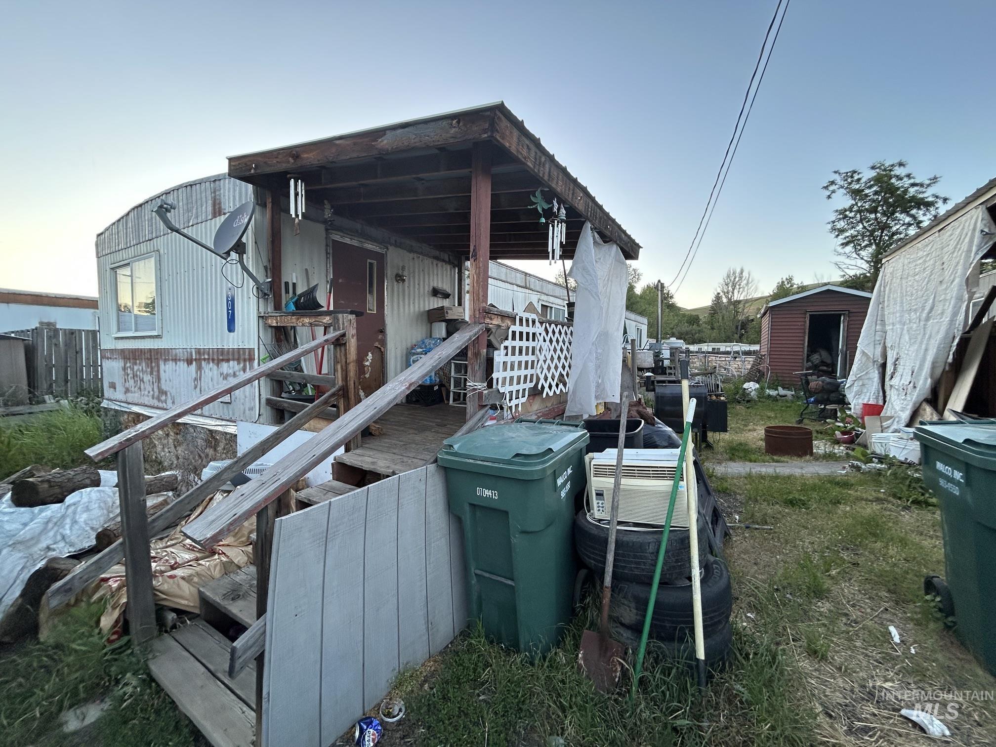 307 & 309 Main Street Property Photo 16