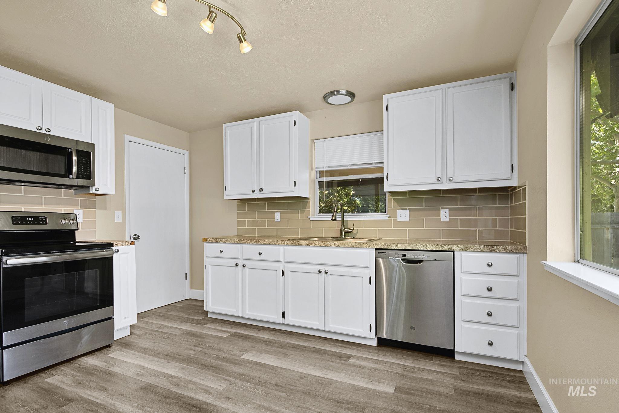 2510 S Broxon St Property Photo 2