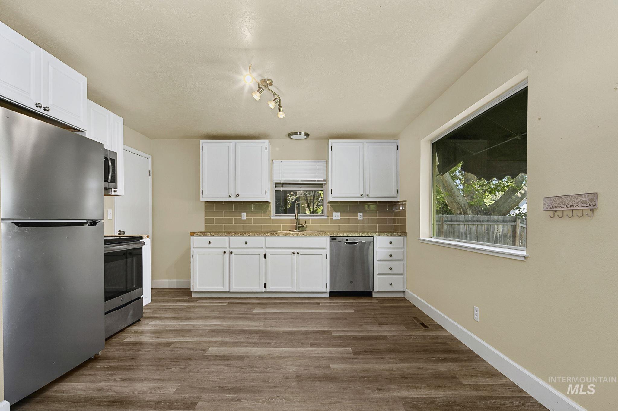 2510 S Broxon St Property Photo 3
