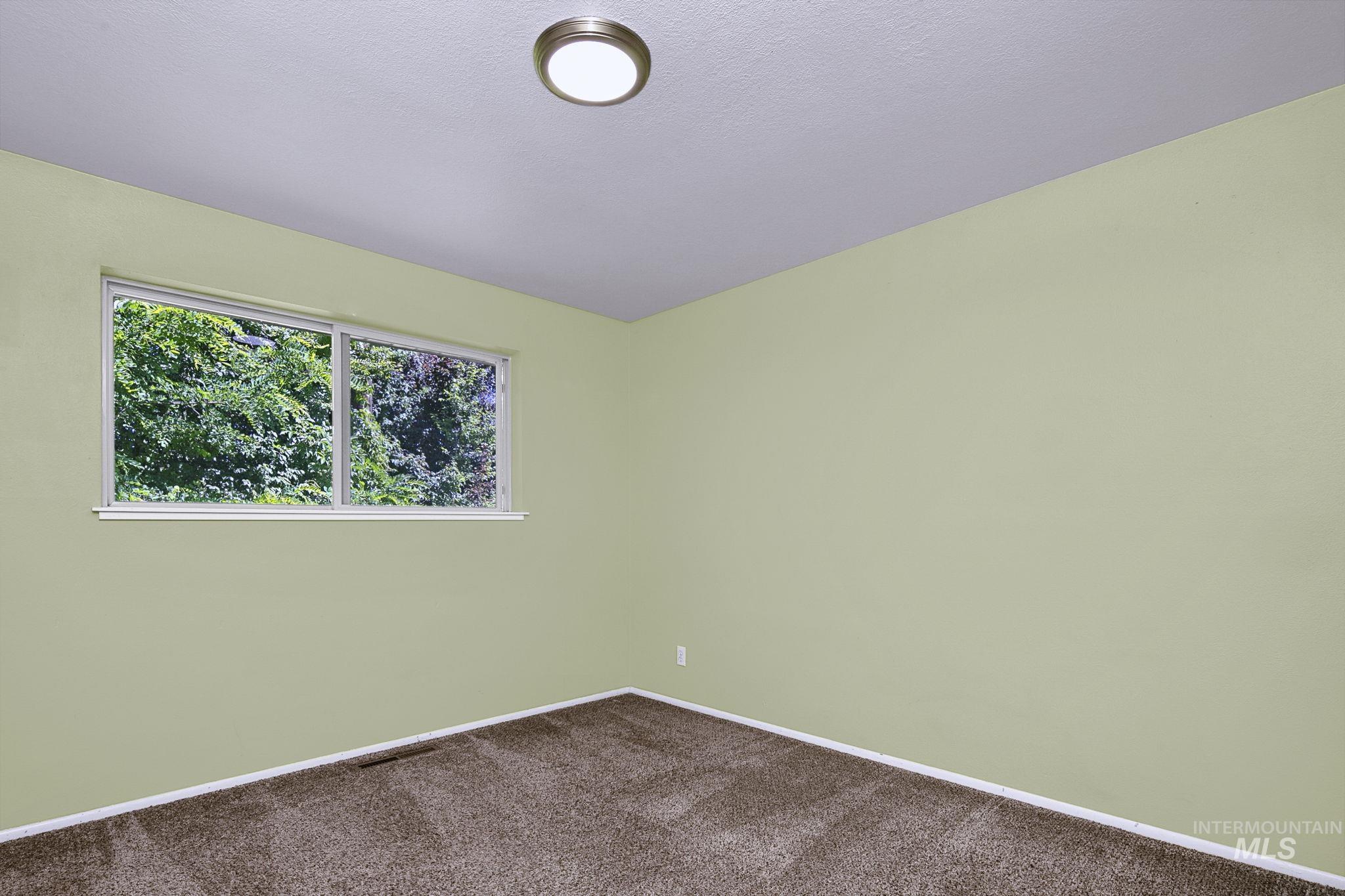 2510 S Broxon St Property Photo 10