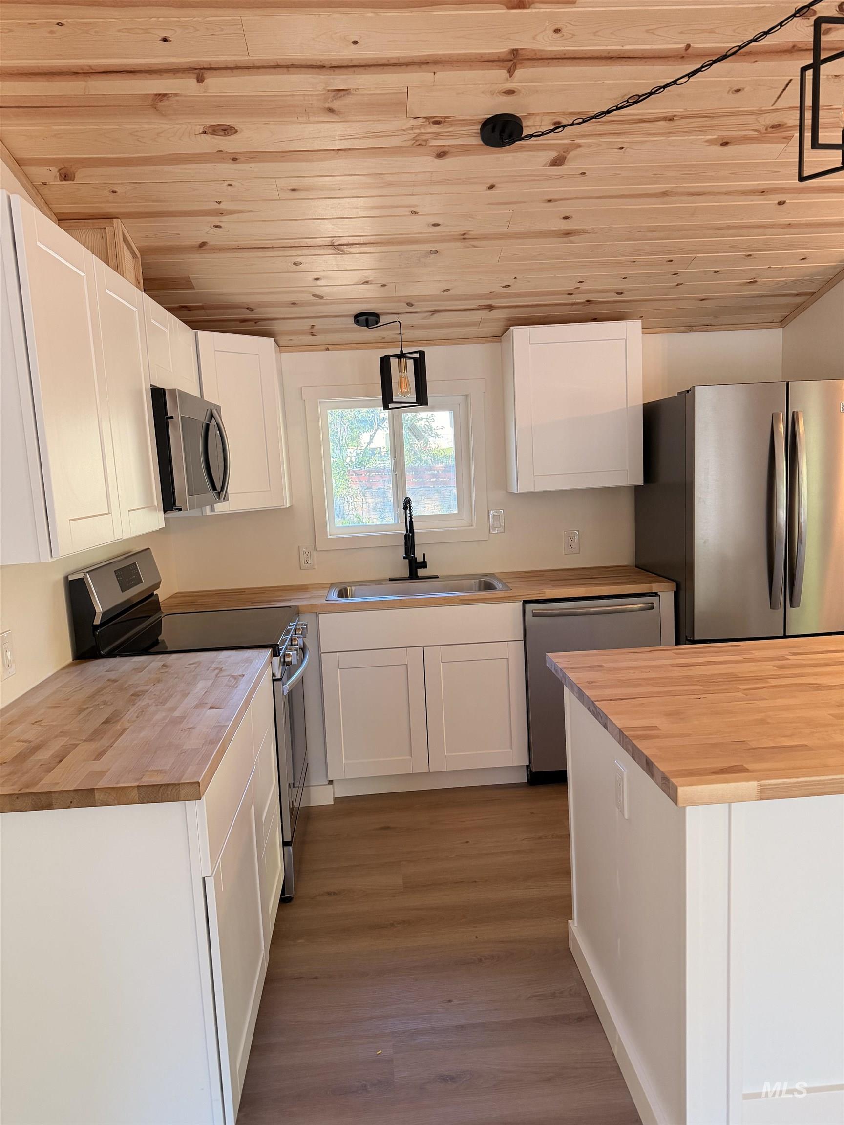 151 View Road Property Photo 5
