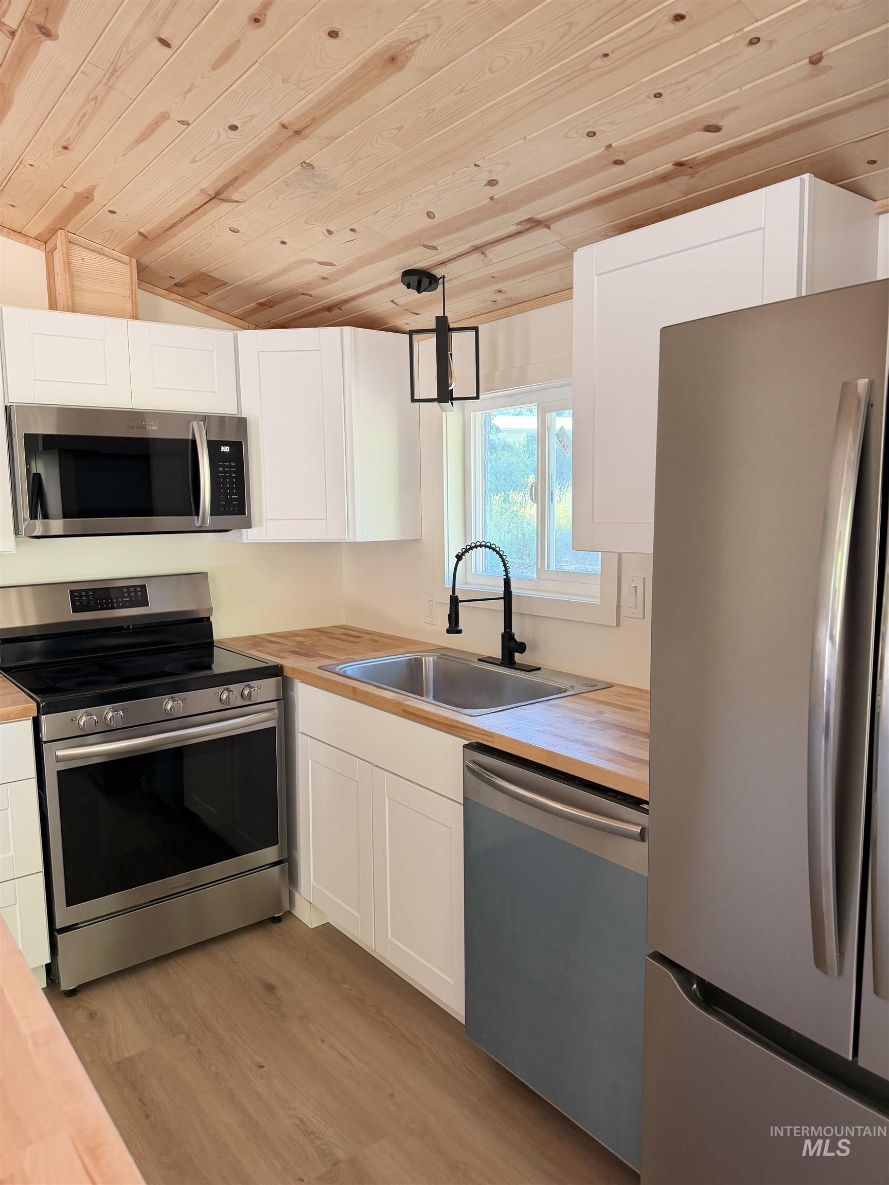 151 View Road Property Photo 6