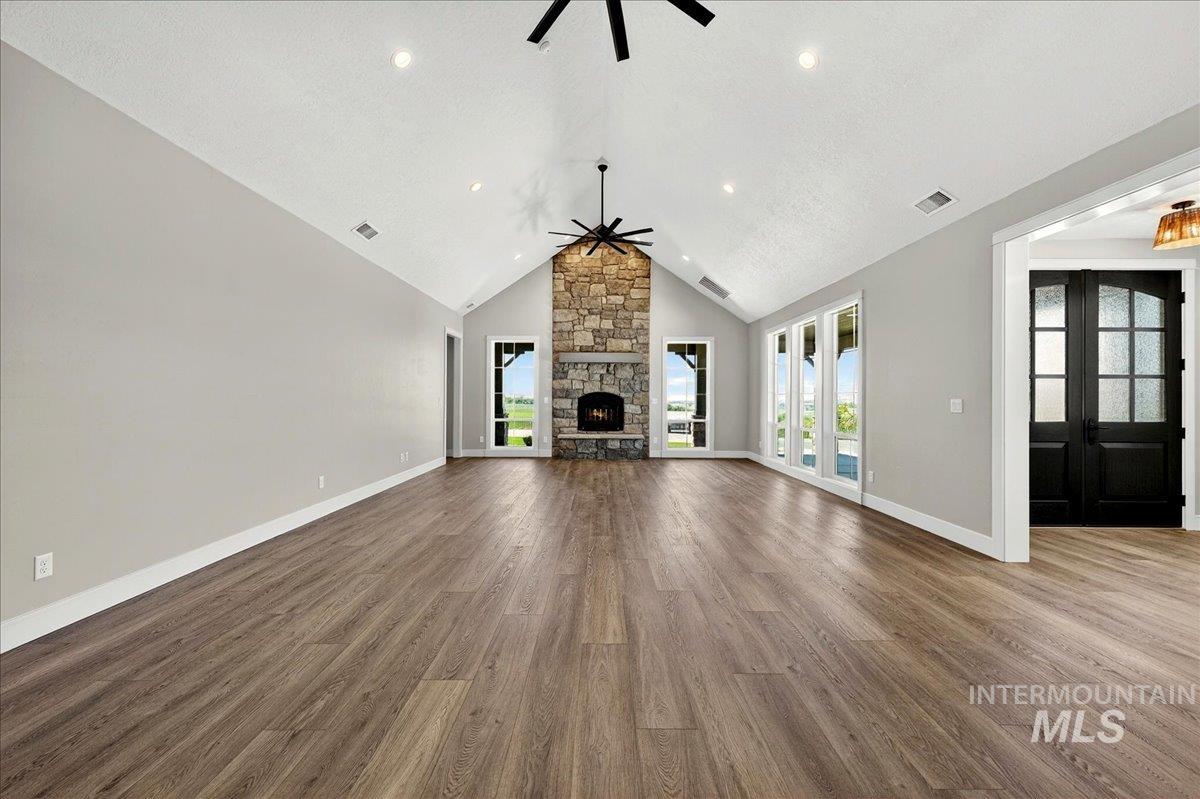 18052 Andorra Ln Property Photo 8