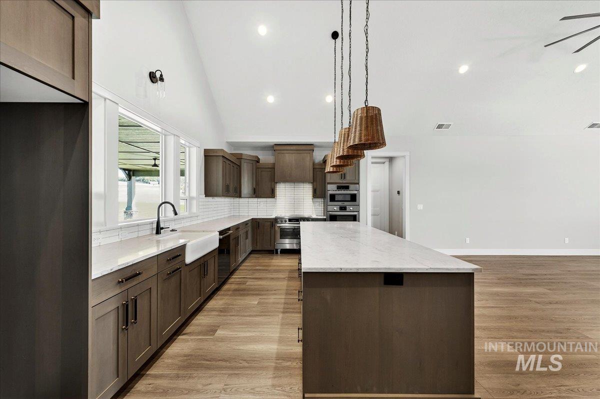 18052 Andorra Ln Property Photo 14