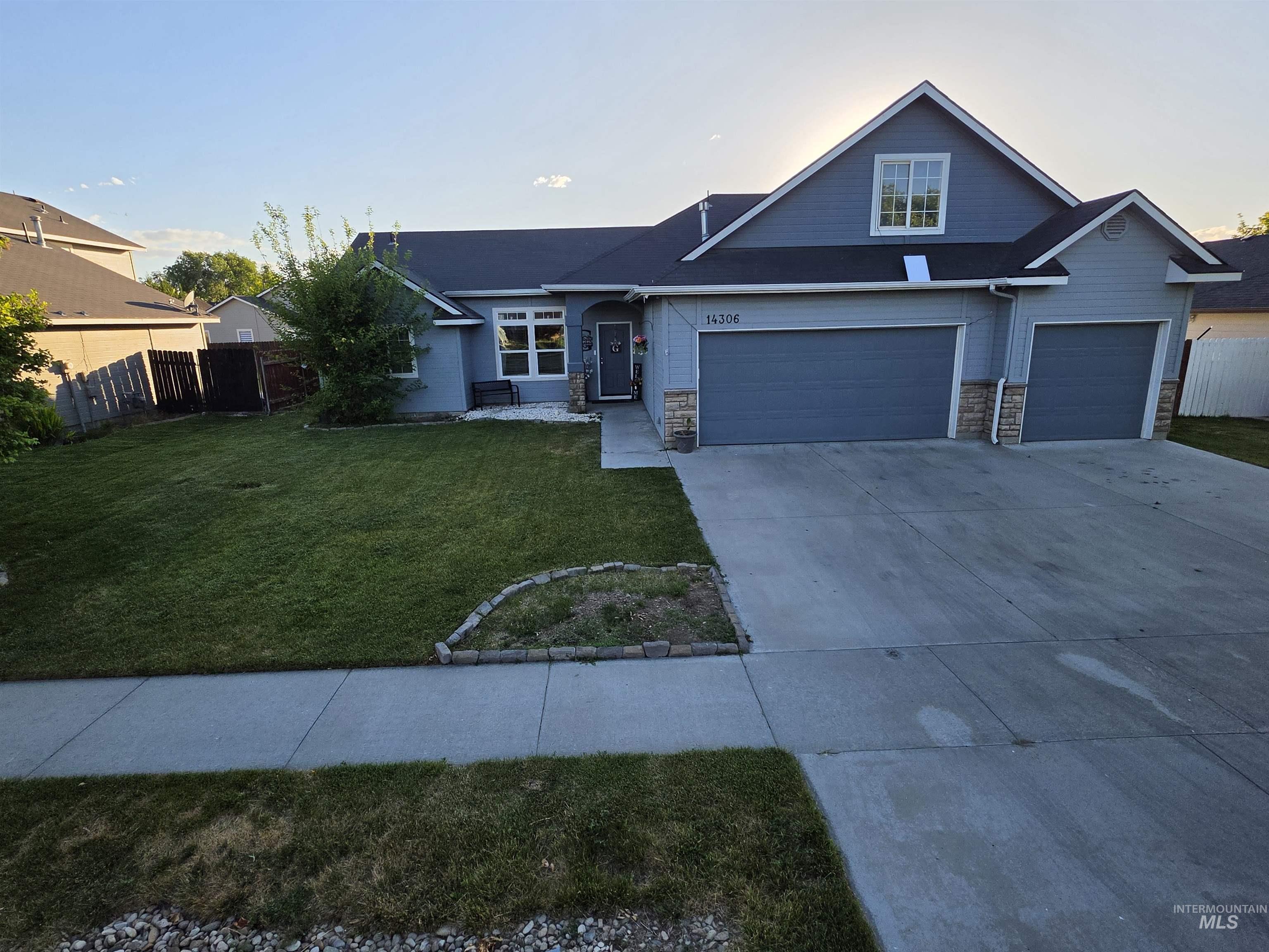 14306 N Mission Pointe Loop Property Photo 2