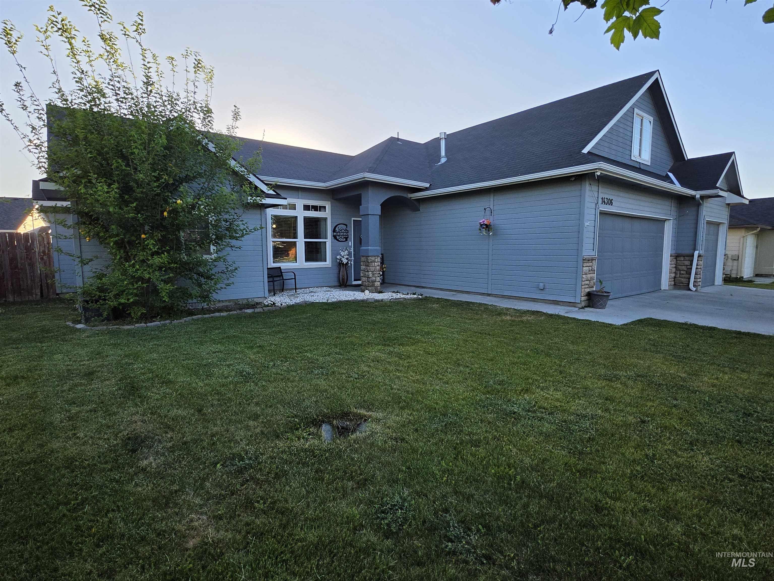 14306 N Mission Pointe Loop Property Photo 3