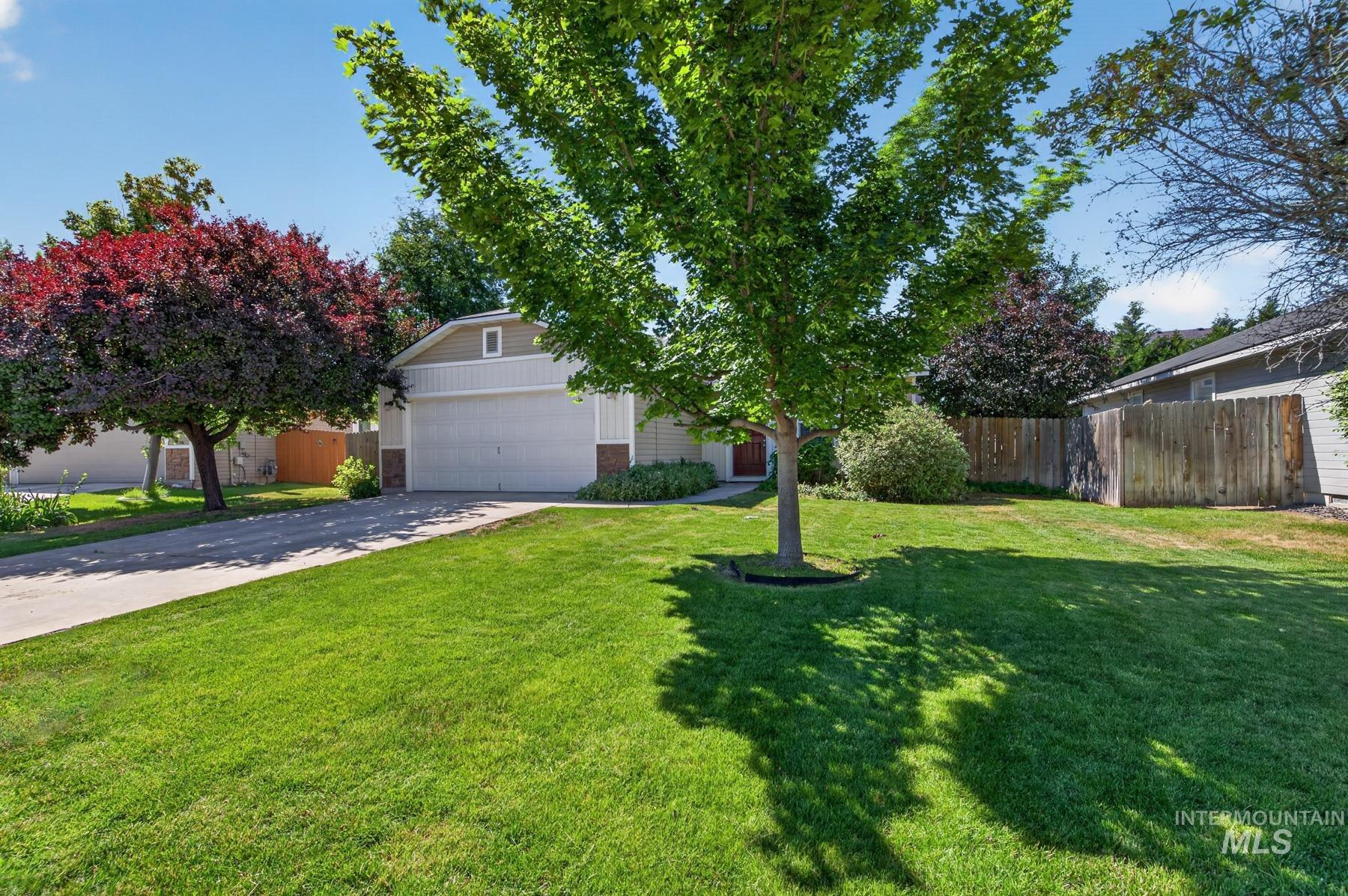 8151 W Packsaddle Property Photo 2