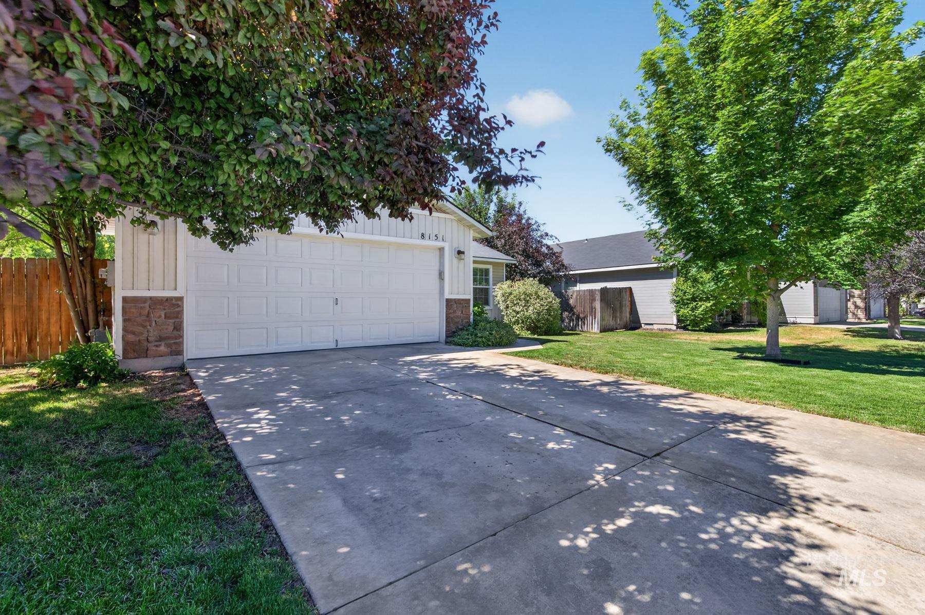 8151 W Packsaddle Property Photo 3