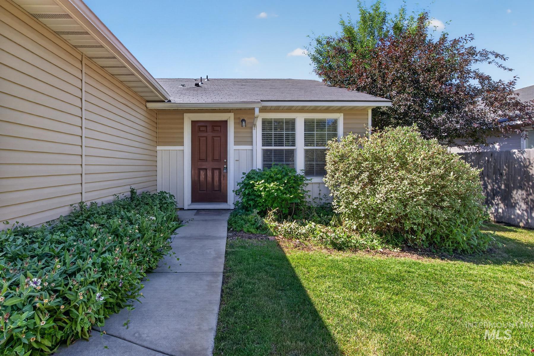 8151 W Packsaddle Property Photo 4
