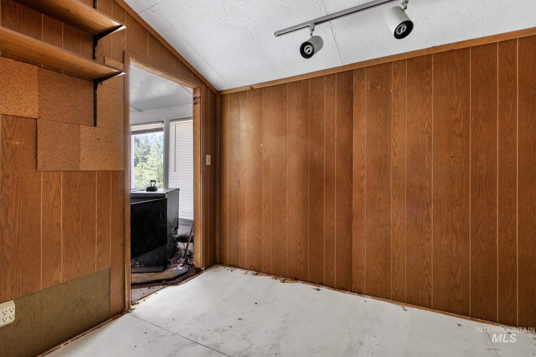 84 Clear Creek Drive Property Photo 13
