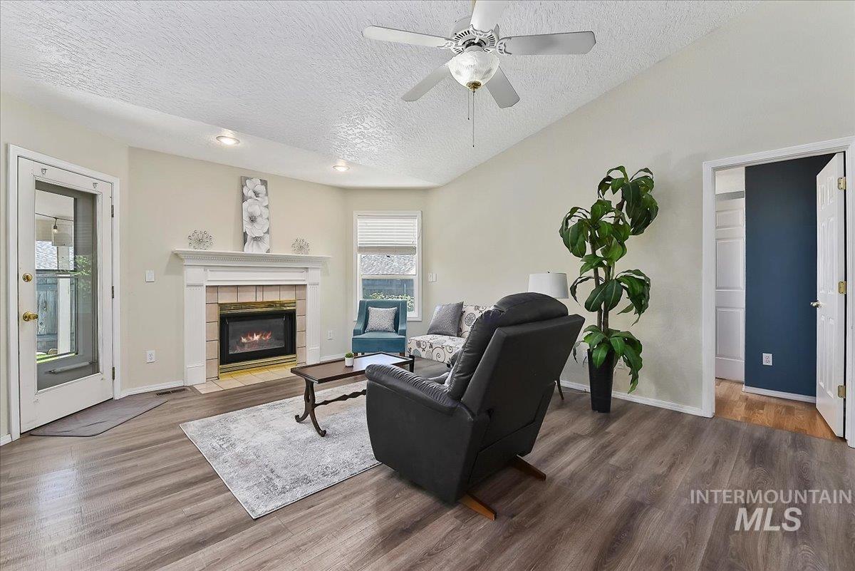 1205 Walnut Creek Ct Property Photo 4