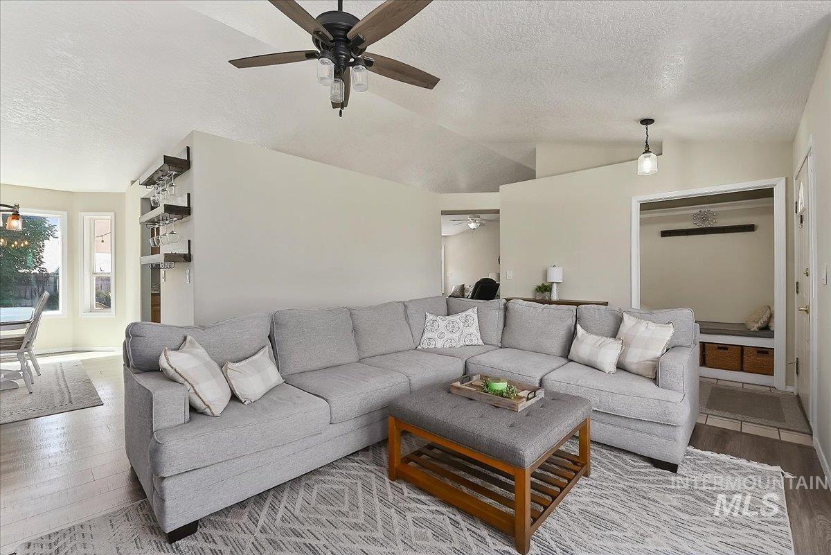 1205 Walnut Creek Ct Property Photo 5
