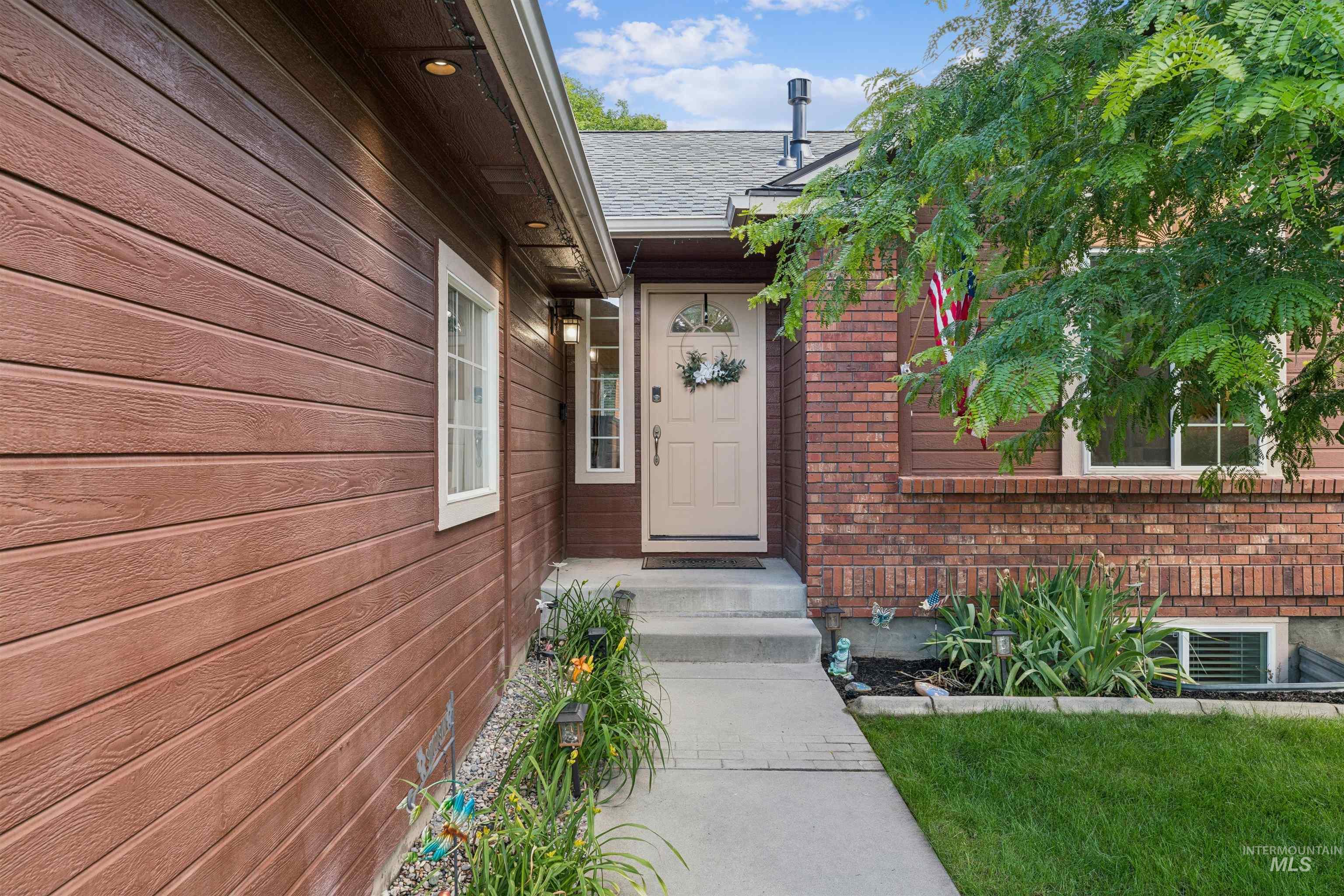 13926 W Cortina Property Photo 7