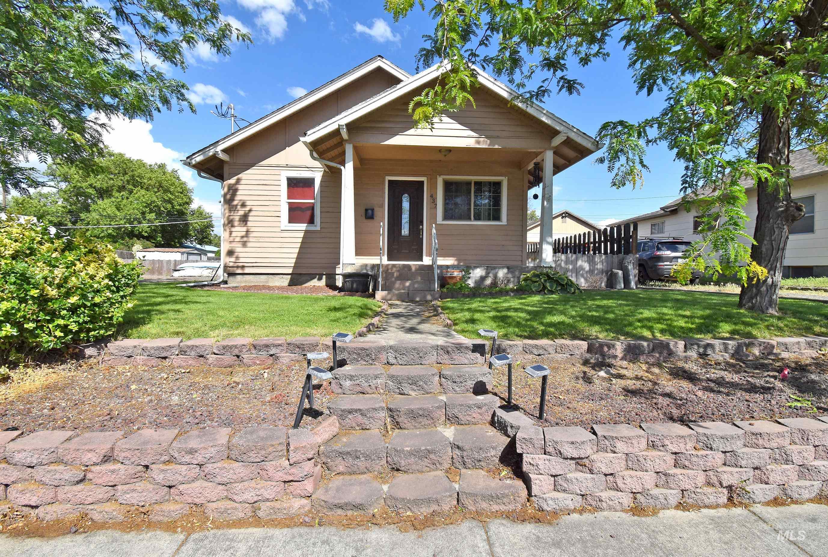 437 12th Street Property Photo 1