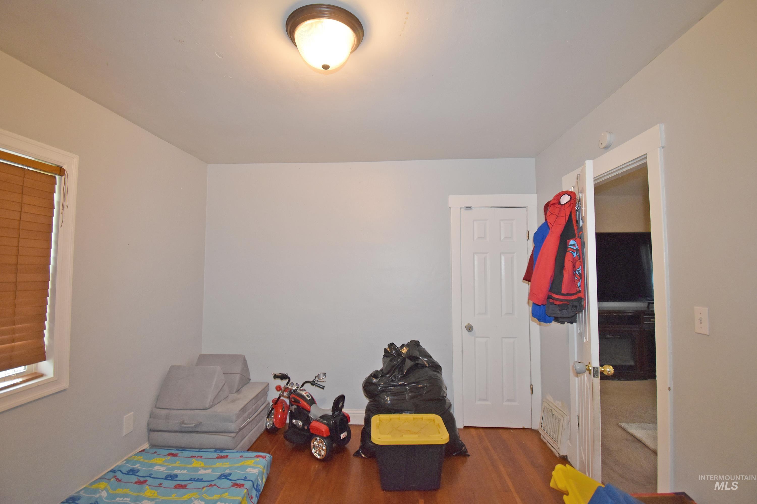 437 12th Street Property Photo 4