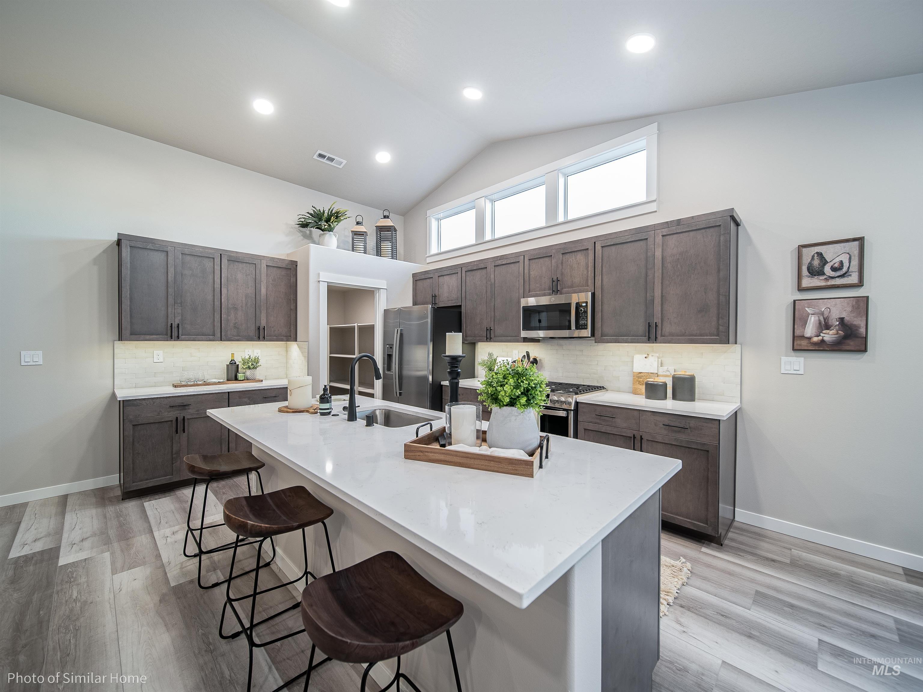 891 W Galloper St Property Photo 3