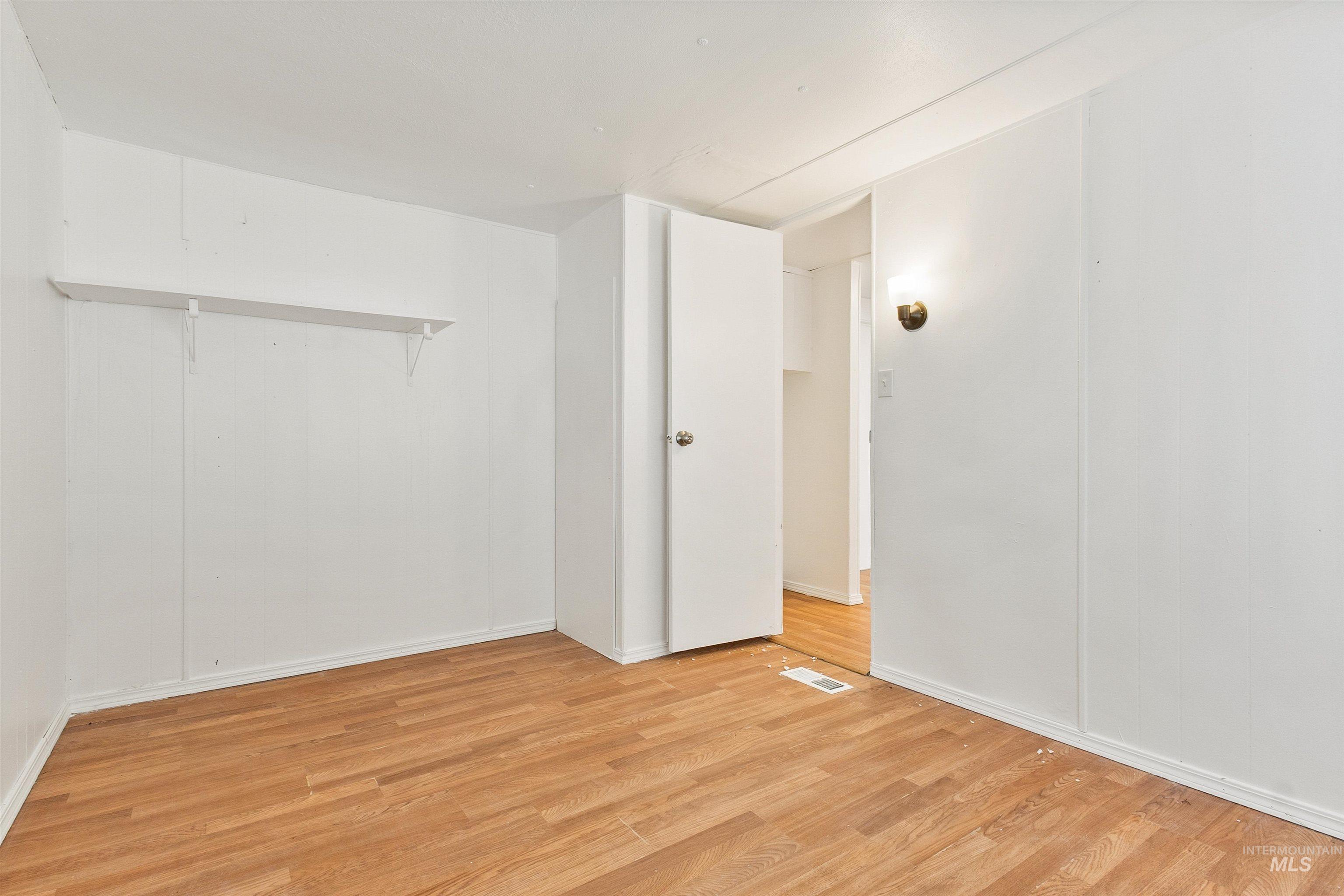 408 E 51st St Property Photo 12