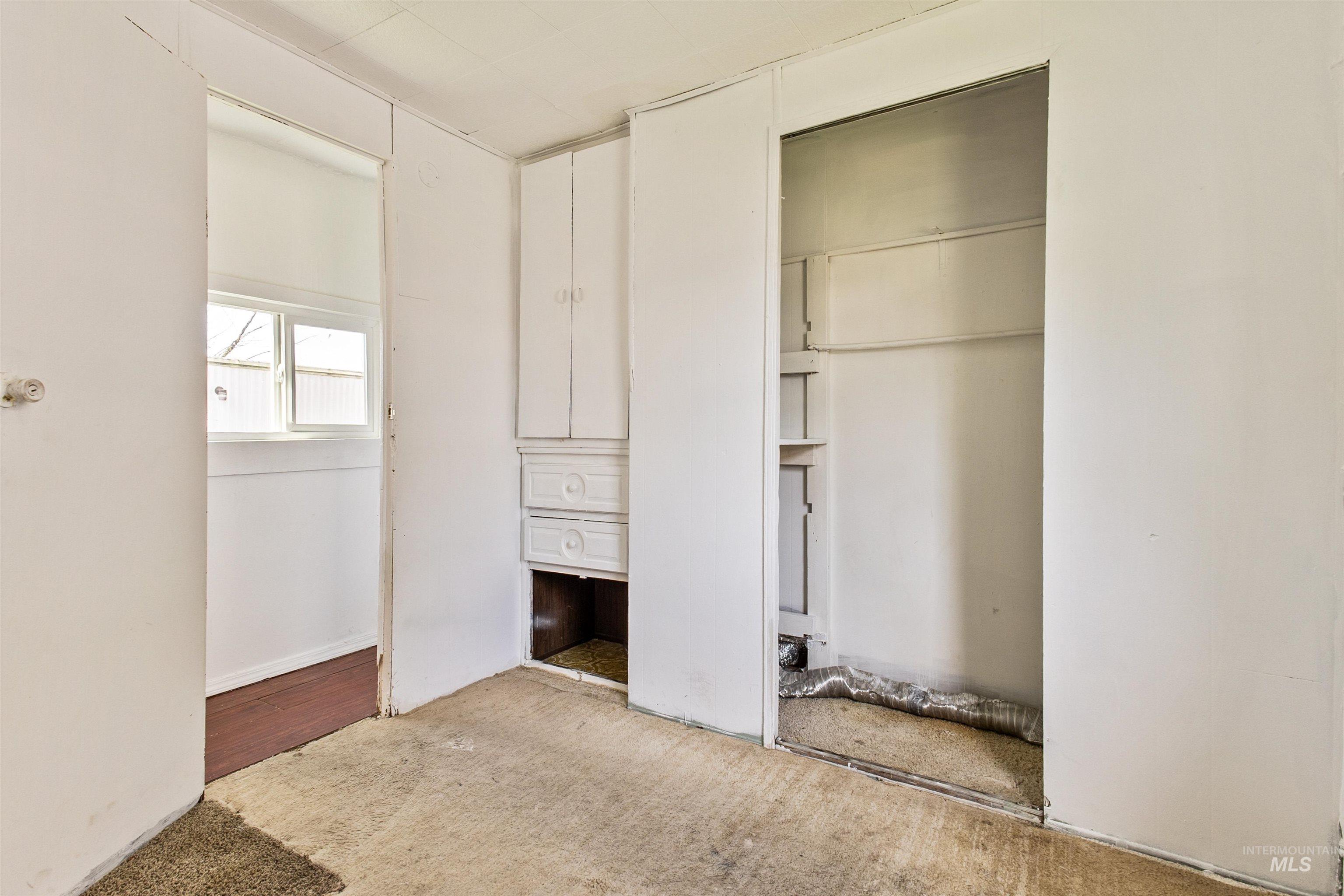 408 E 51st St Property Photo 11
