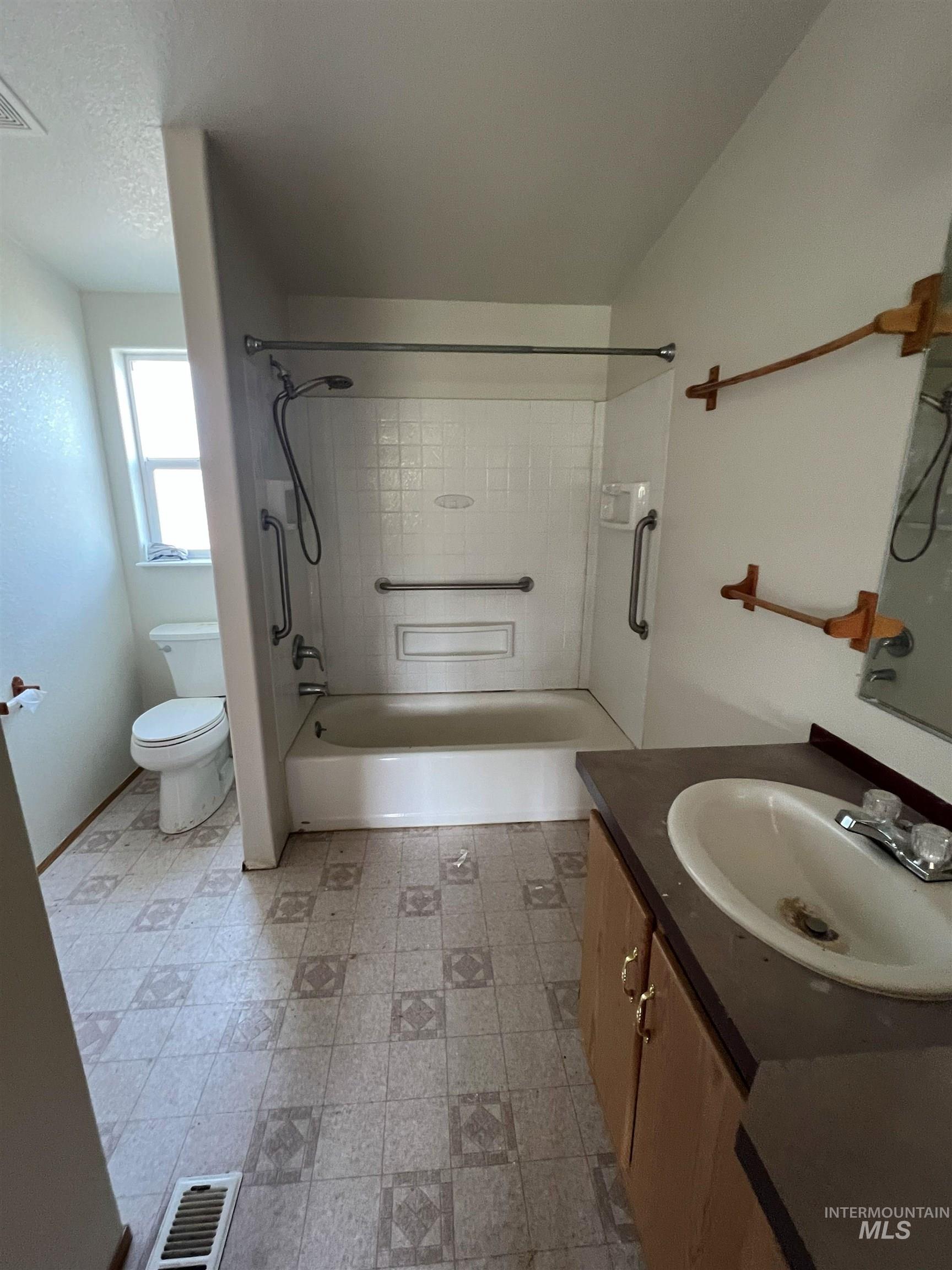 2216 Ben Ross Property Photo 27