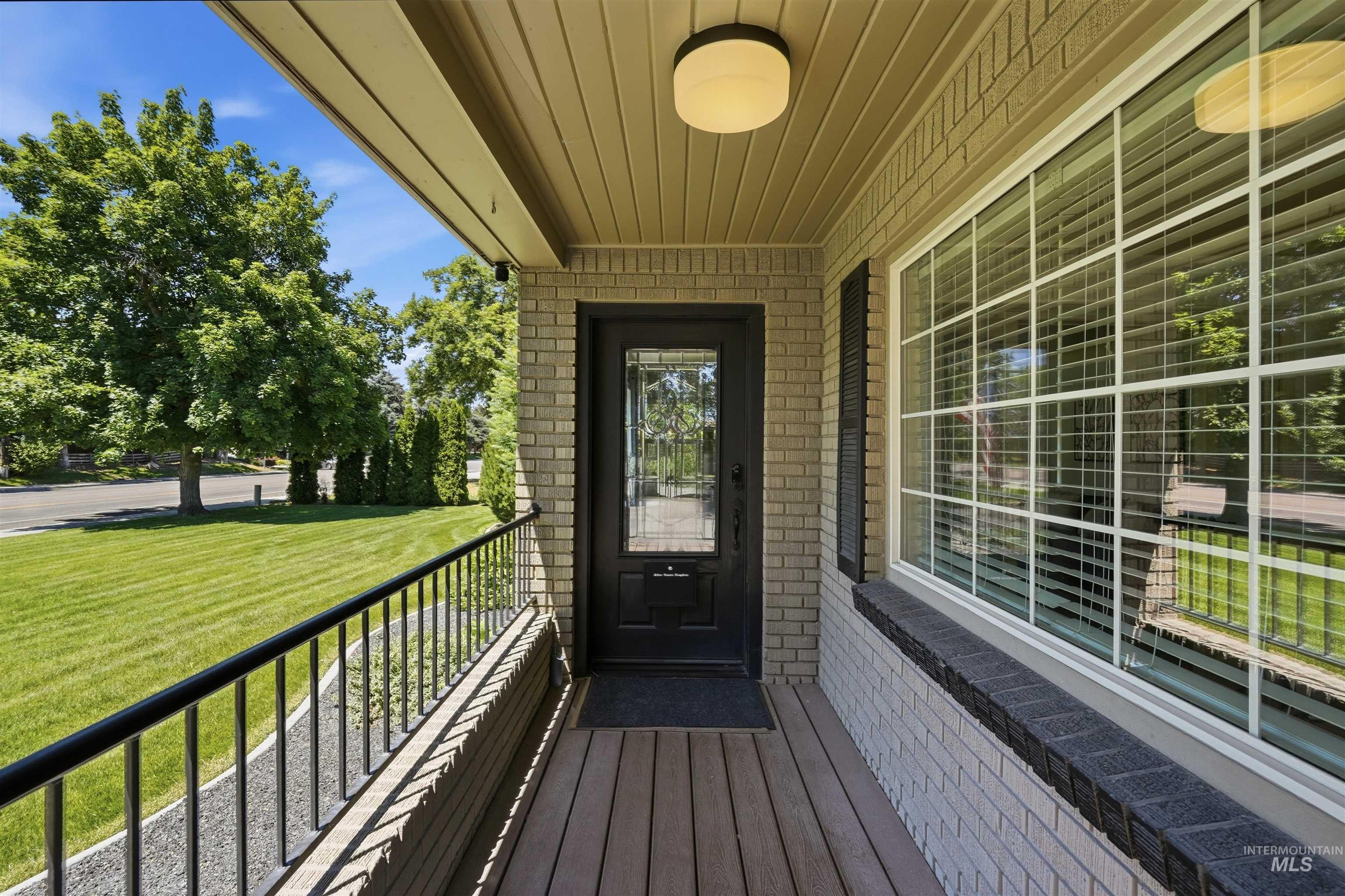 2490 N Locust Grove Property Photo 4