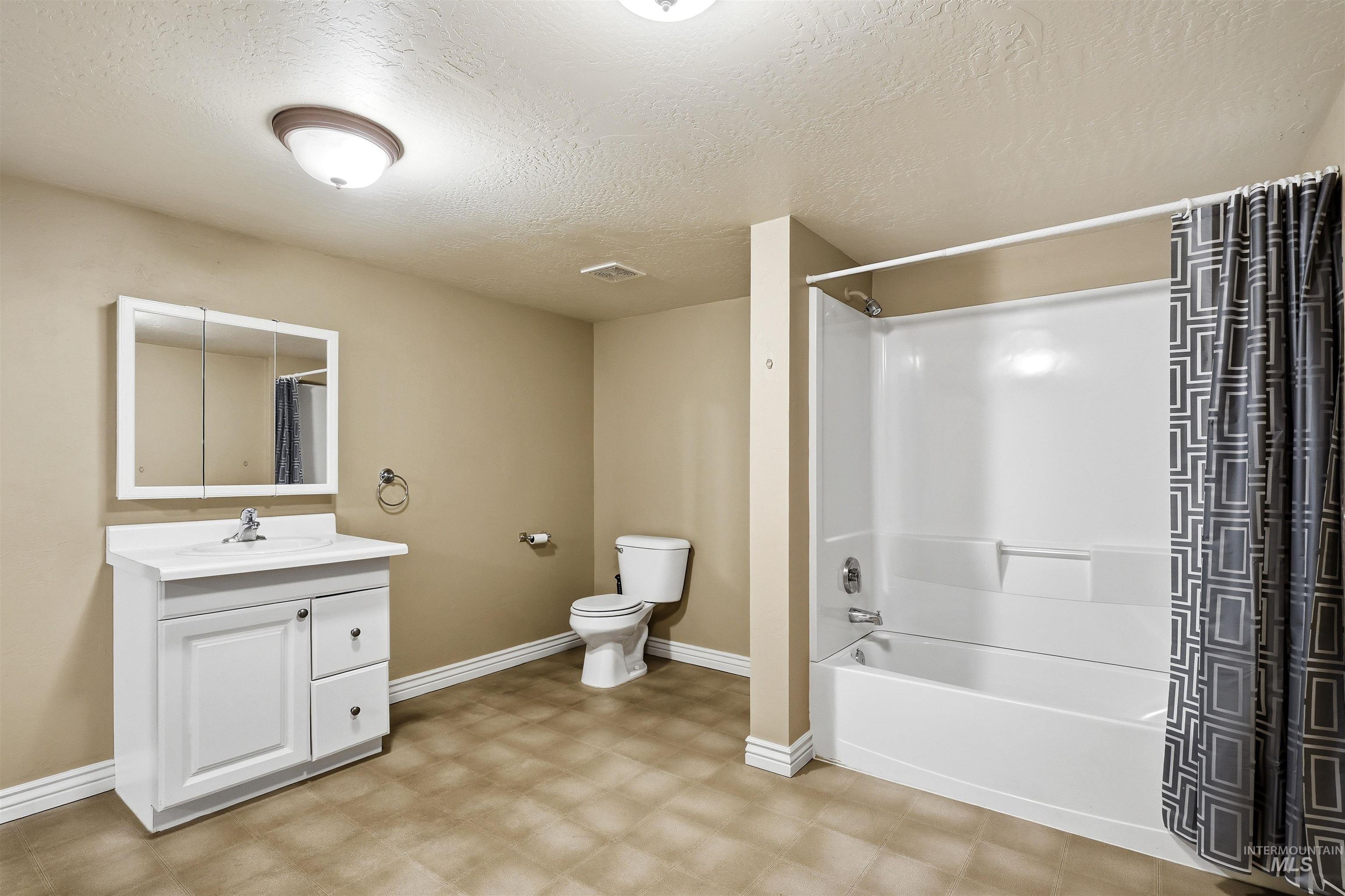 2490 N Locust Grove Property Photo 44