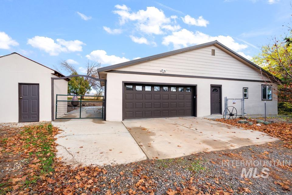 7025 Bluebird Lane Property Photo 4