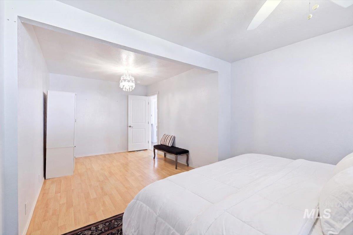806 W Logan St Property Photo 14