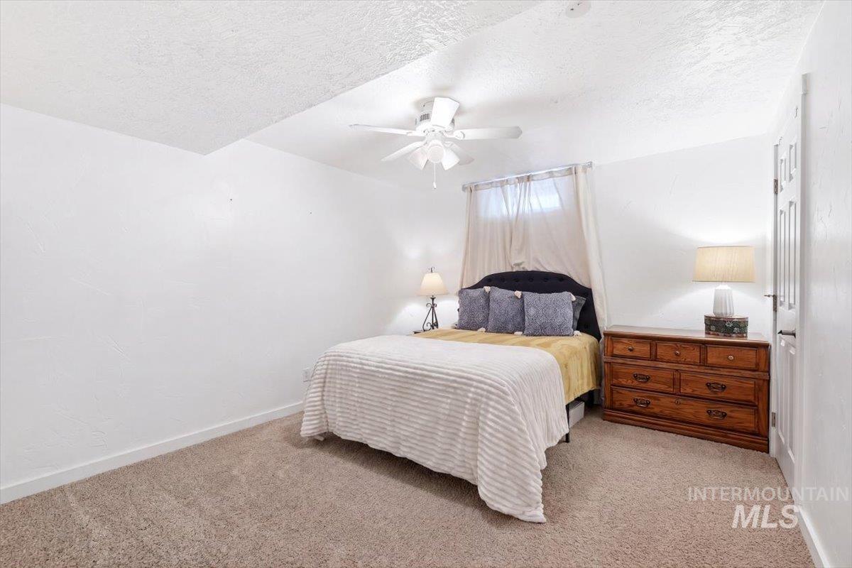806 W Logan St Property Photo 17