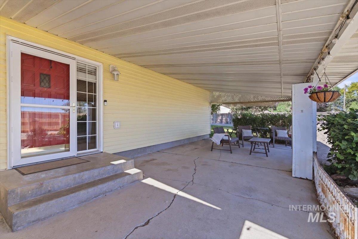 806 W Logan St Property Photo 23