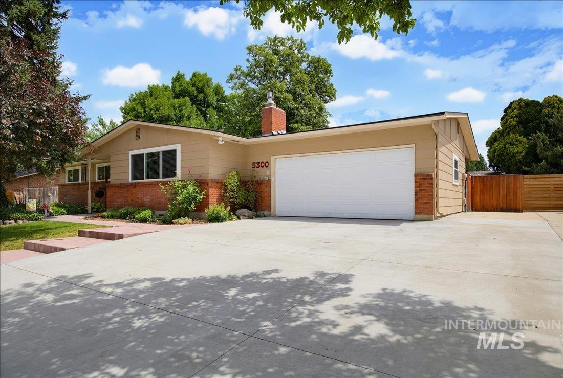 5300 N Warrington Dr. Property Photo 1